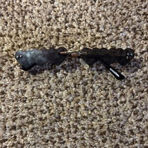 Trendy Black Heart Sunglasses
